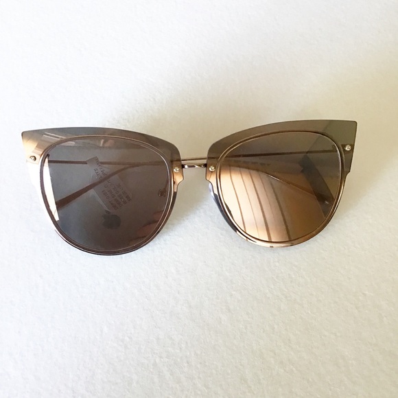 Demi Lovato Cat Eye Sunglass - Picture 3 of 7